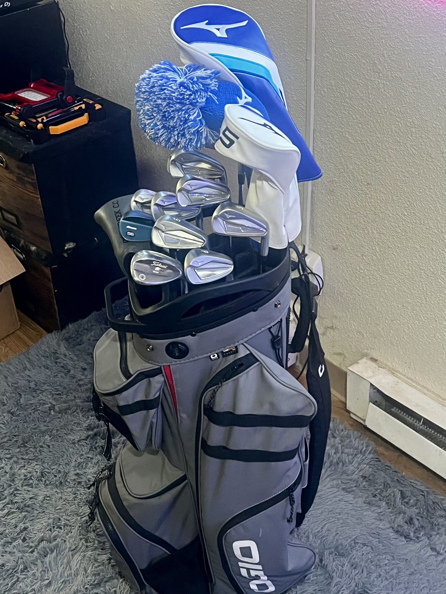 Complete Set Of Mizuno Golf Clubs
