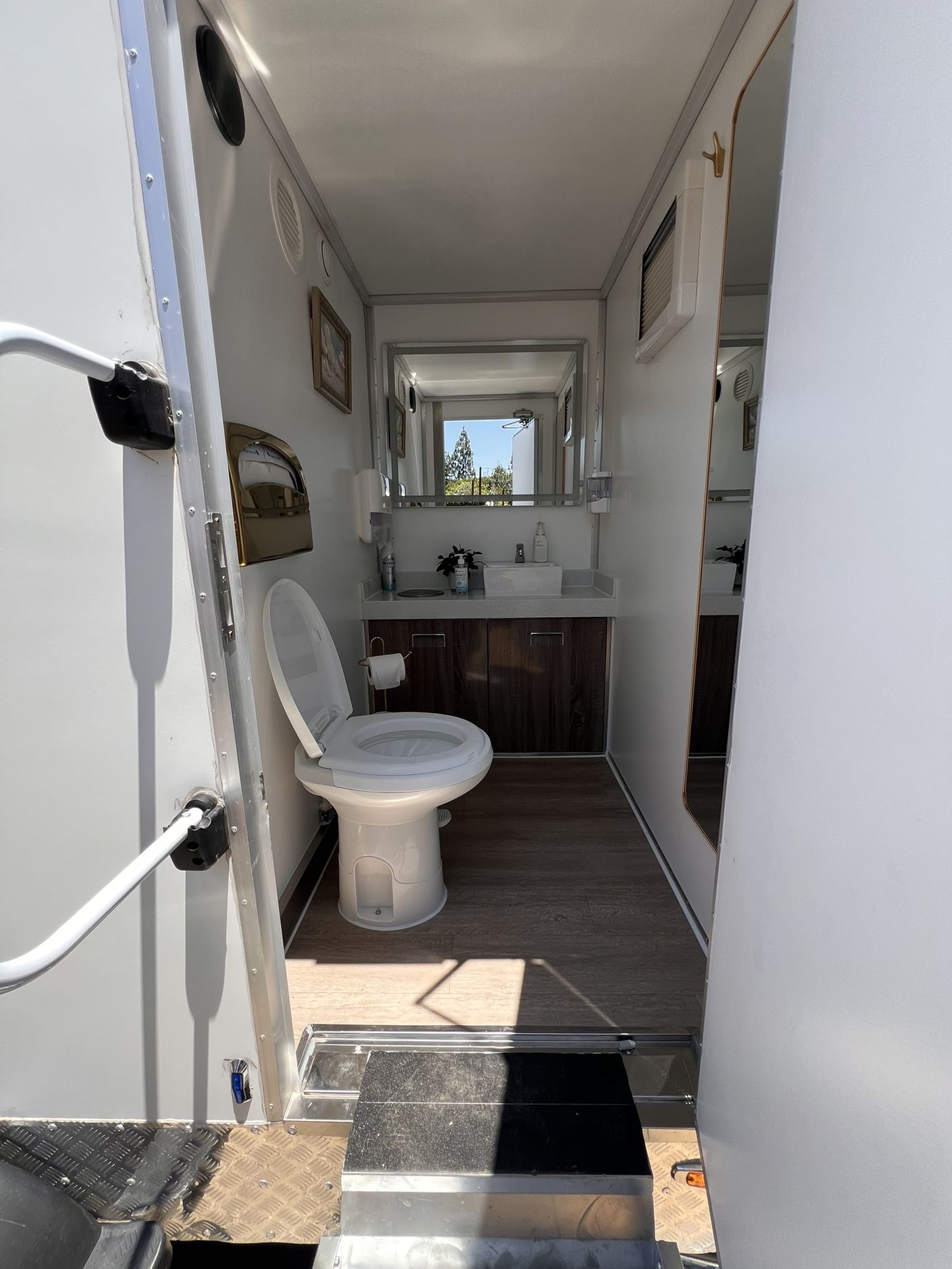 Portable Toilet Restroom Trailer