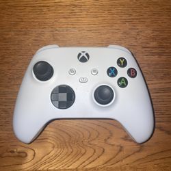 White Xbox Wireless Controller