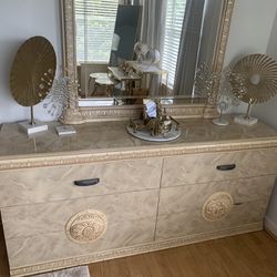 king size dresser with a mirror 