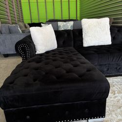 Like New Black Sectional Sofa Couch (Delivery AVAILABLE)
