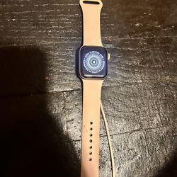 Apple Watch Series 5 (iCloud Locked)