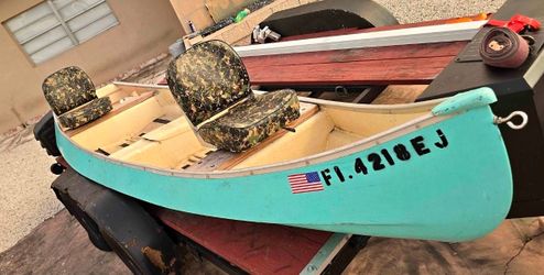 Canoe boat