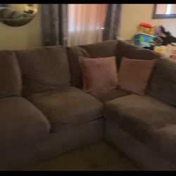 Great Sectional With Chaise Lounge