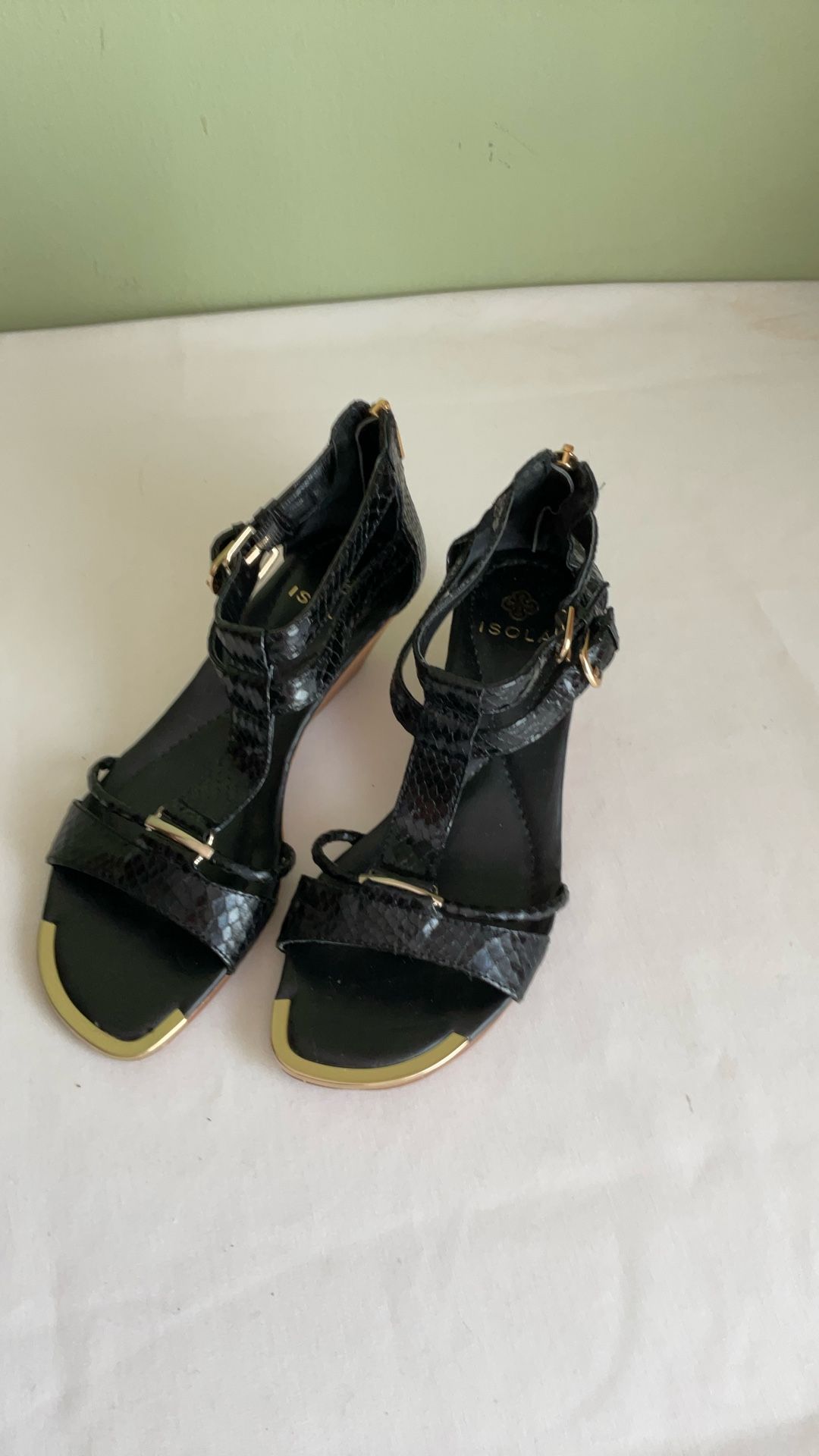 Idola women’s Black Leather Gladiator Wedge Sandals Size 6 NEW