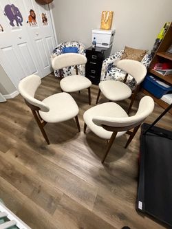Chairs/barstools