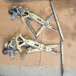 2010-2011 Toyota Prius Front Right Door Window Motor Regulator  OEM 