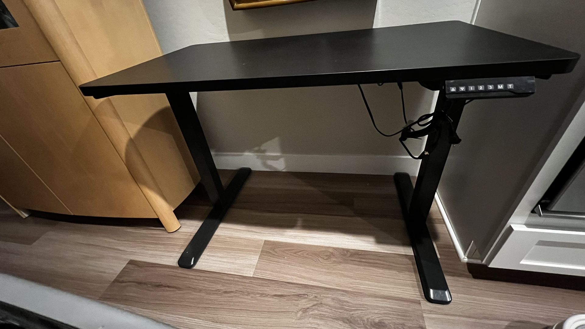Adjustable Work Desk