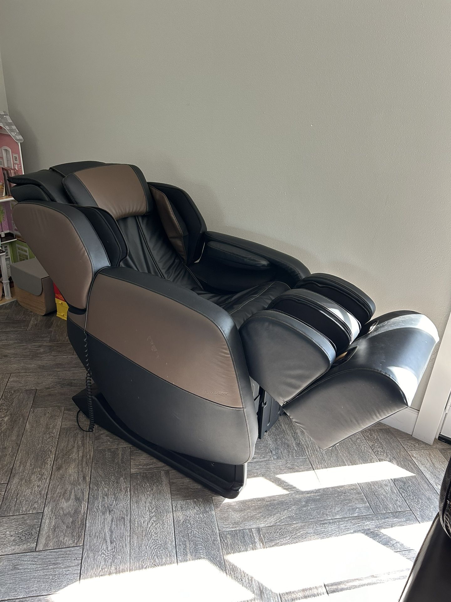 Renew Massage Chair- Zero Gravity By Brookstone