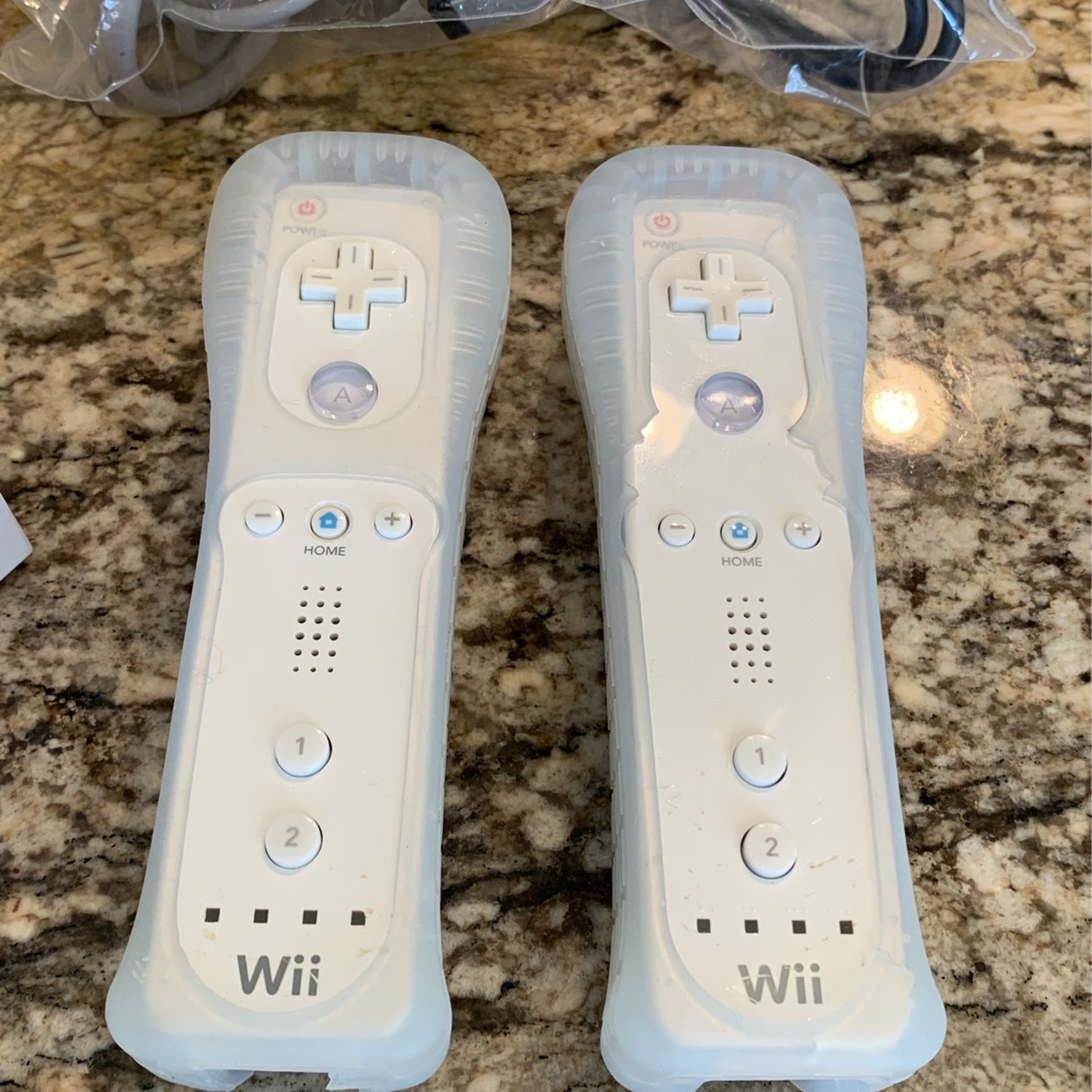 Modded Nintendo Wii With 140+ Games On HD And Two Remotes Nunchucks And