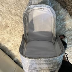 Gently Used Graco Infant Bassinet To Go Traveling Set