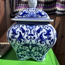 Chinese Porcelain Vase With Lid
