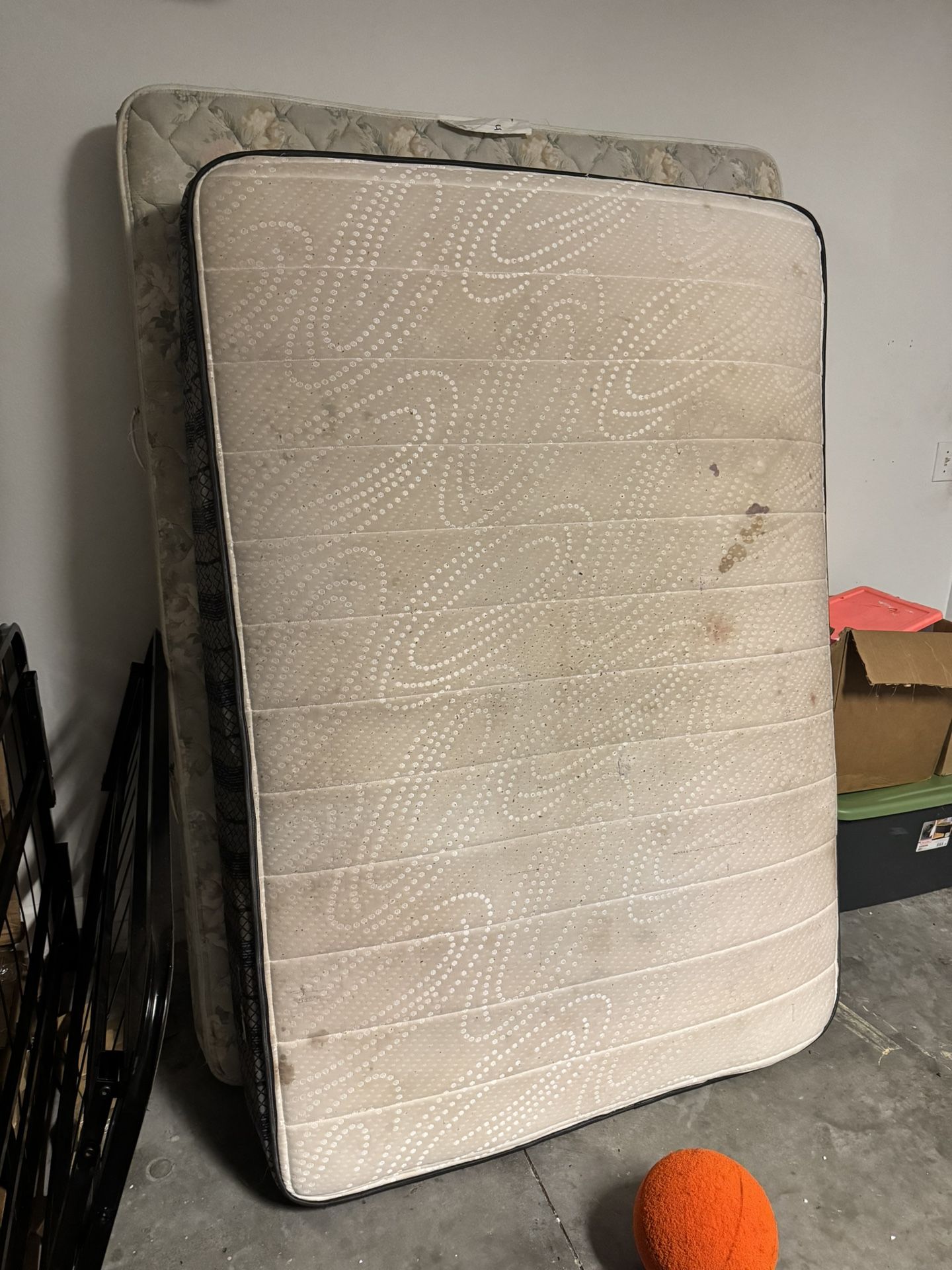 Free Mattress And Portable Frame