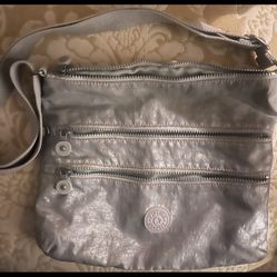 KIPLING SILVER METTALIC CROSSBODY PURSE HANDBAG WITH STRAP AND ZIPPER