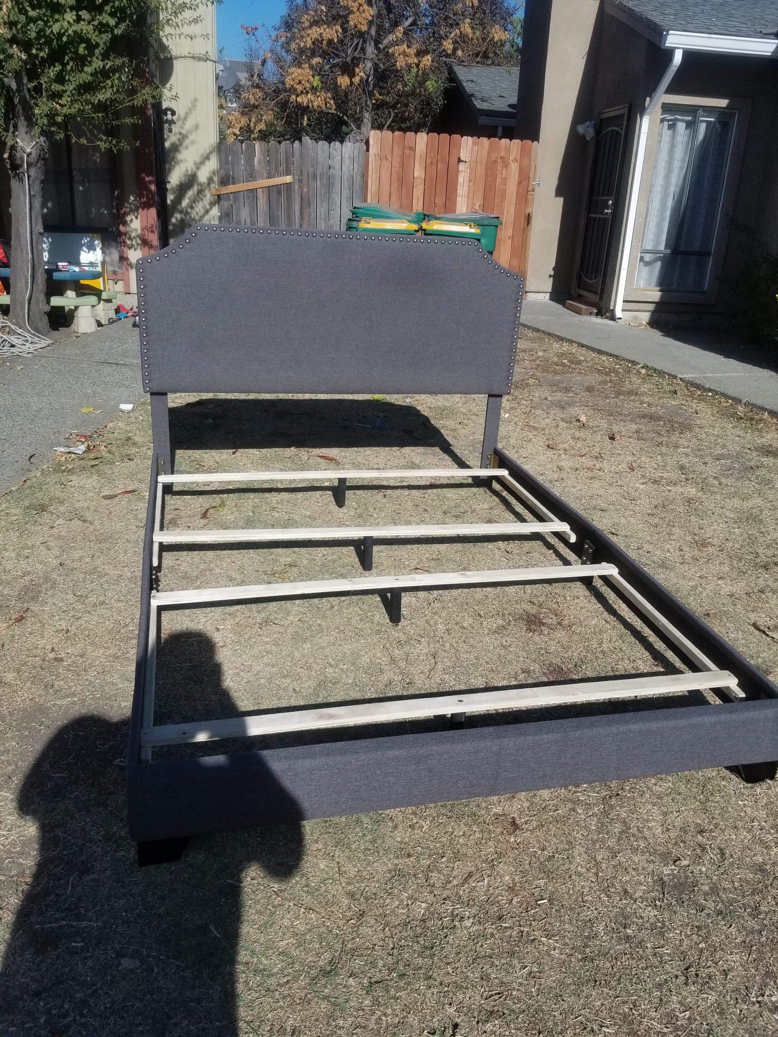 Queen platform bed frame. In great condition