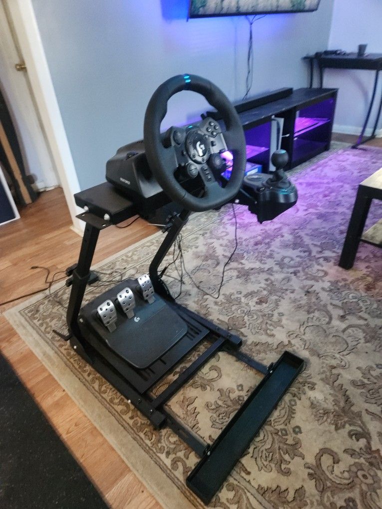 Logitech g923 Racing Wheel w/shifter and stand