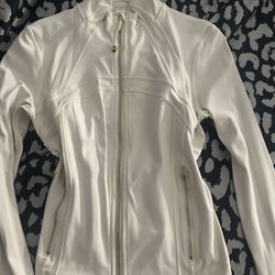 Lululemon size 8 define cropped jacket , light ivory/gold