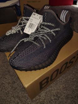 Adidas Yeezy Mens Size 9/ New 