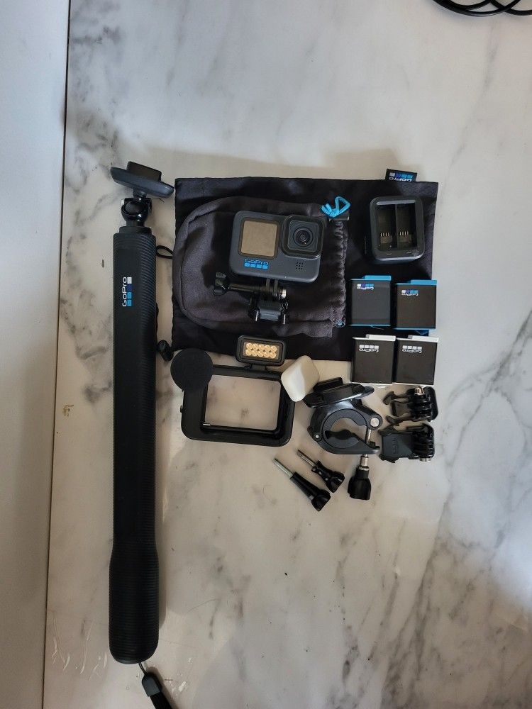 GoPro 10 With Media Mod, Light Mod , 4 Batteries, Selfy Stick,  Bike Mount And Dual Charger