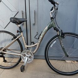 TREK.  Hybrid.        700c Tires 
