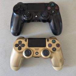PS4 controllers