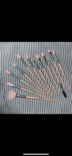 Eye brushes