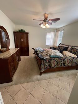 Traditional 4-Piece Wood Bedroom Set