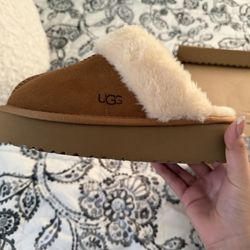 Uggs Disquette Slippers  Size 6 1/2- 7 