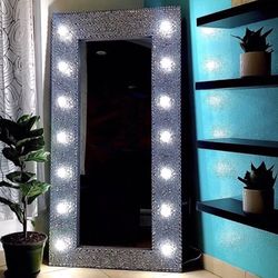 Salón Rhinestone LED Mirror $800
