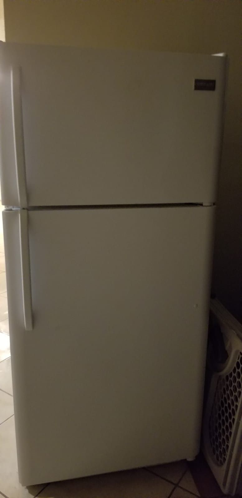 Decent size fridge works great new condition