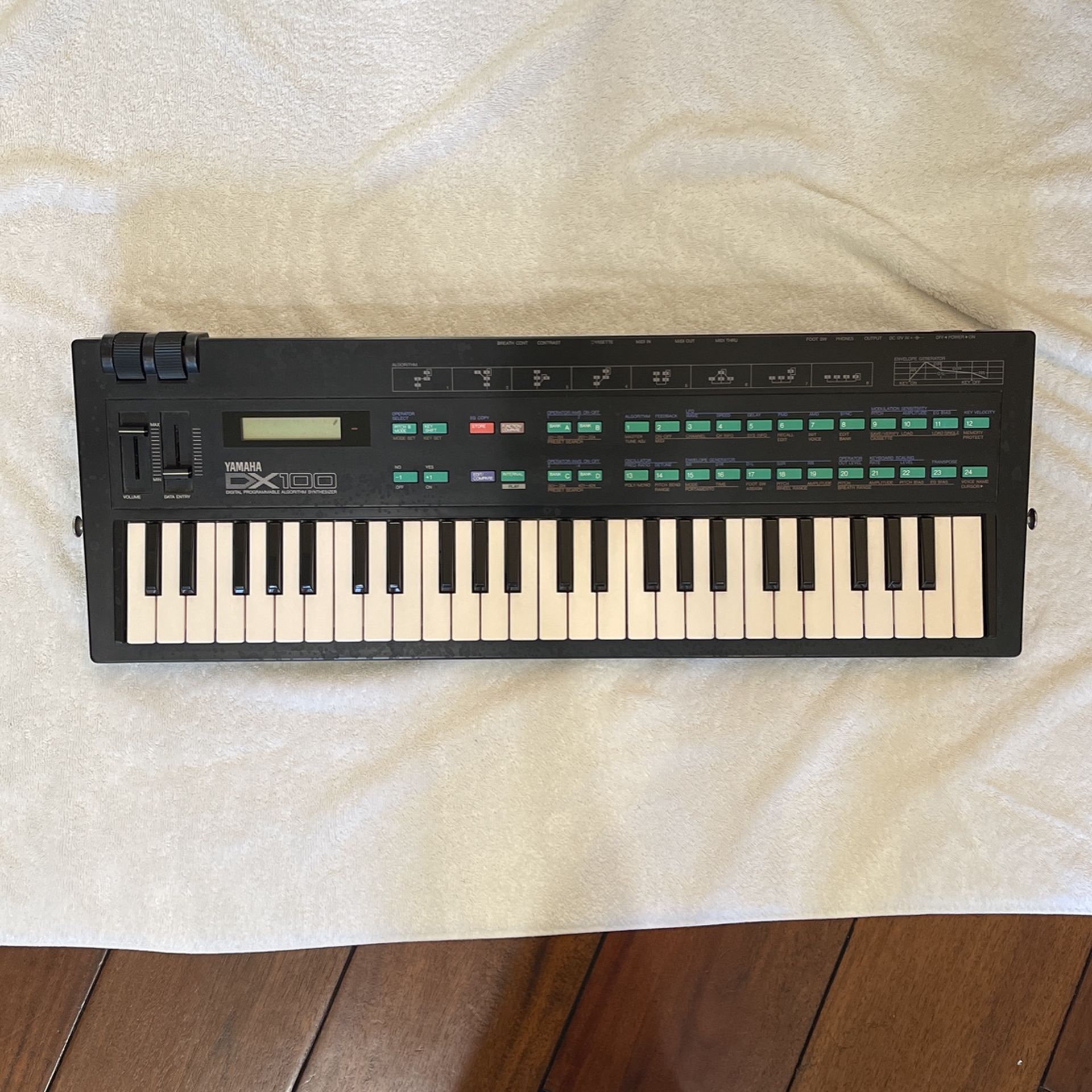 Yamaha DX100 Synthesizer Digital Programmable Algorithm