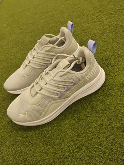 Women's Size 10 Star Vital Pumas
