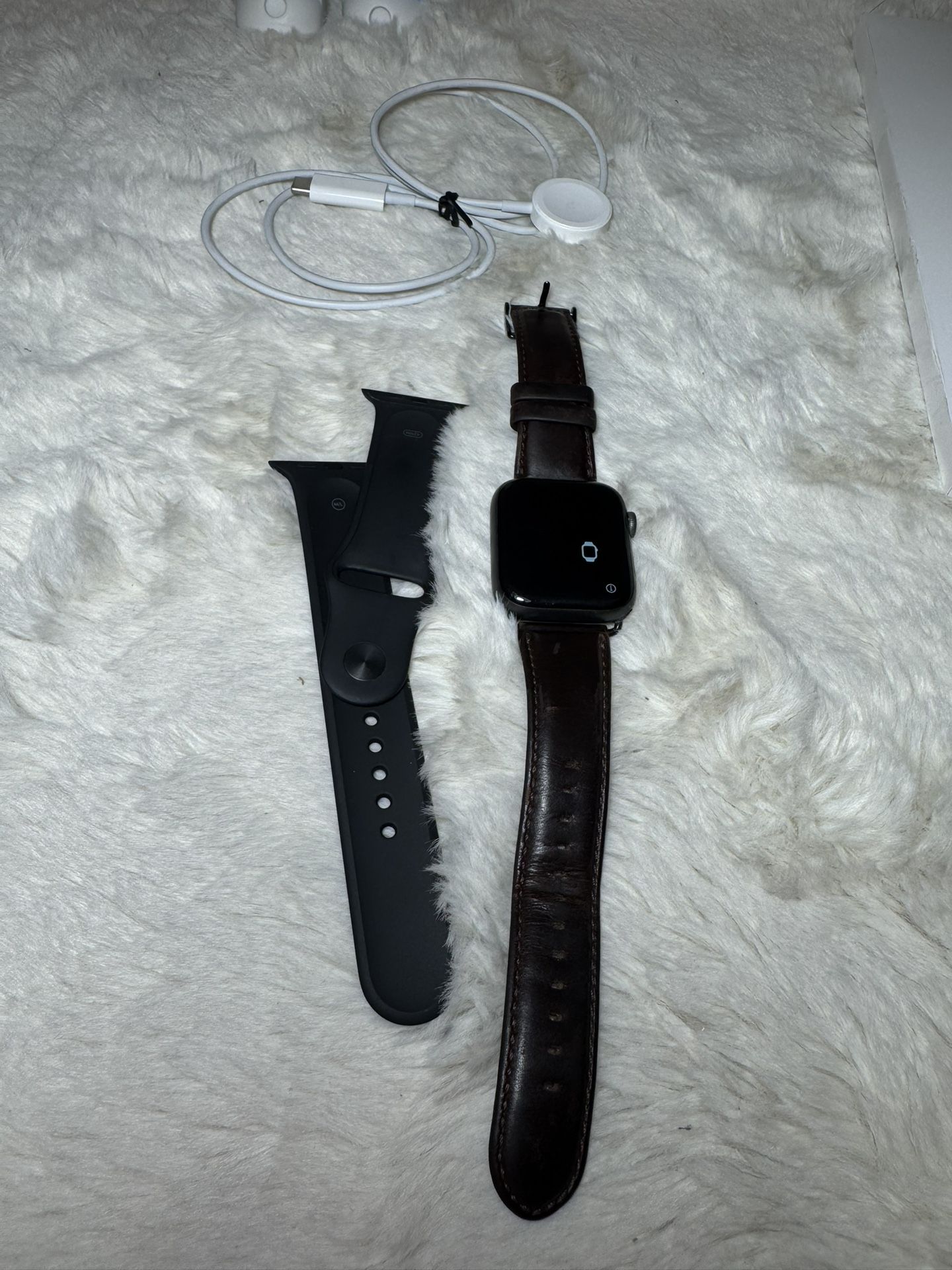 Apple Watch series 4 44mm ( leather and oem band)