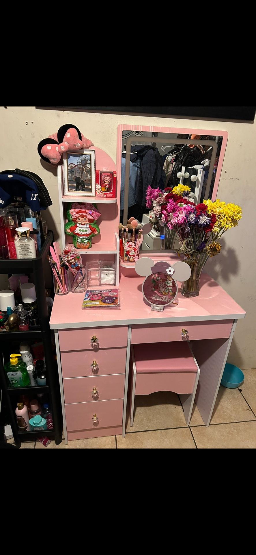 Pink LED makeup Vanity With Lighted Mirror