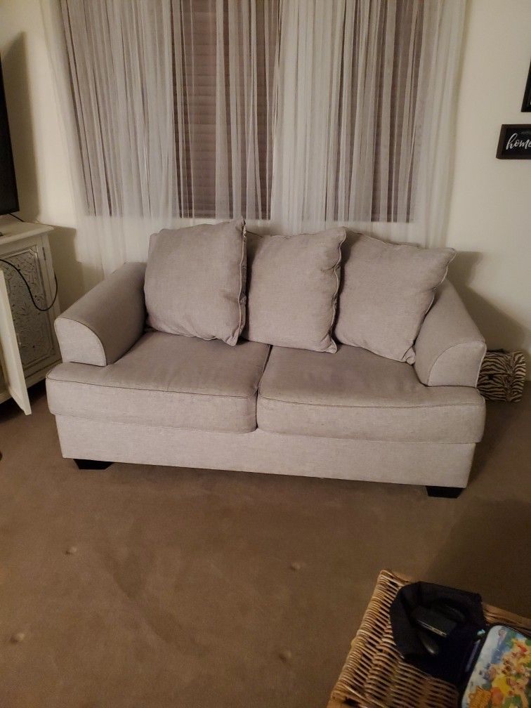 Like New Loveseat