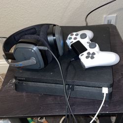 Playstation 4 (controller and headset)