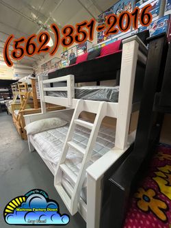 Twin full white bunk bed with mattresses colchones incluidos