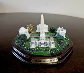 Washington D.C/ US Monuments Desk Statue Replica