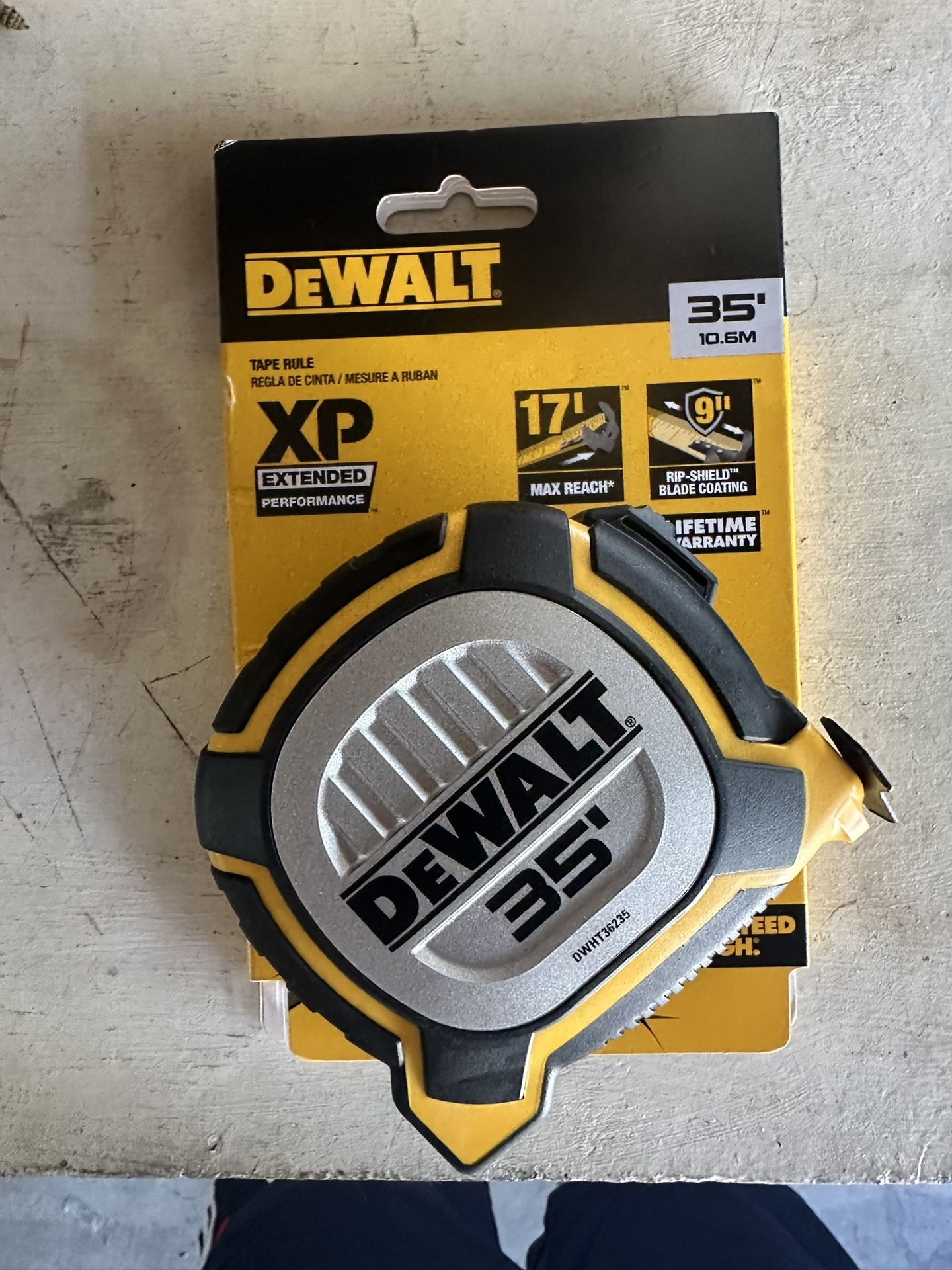 DEWALT Tape Measurer 35’