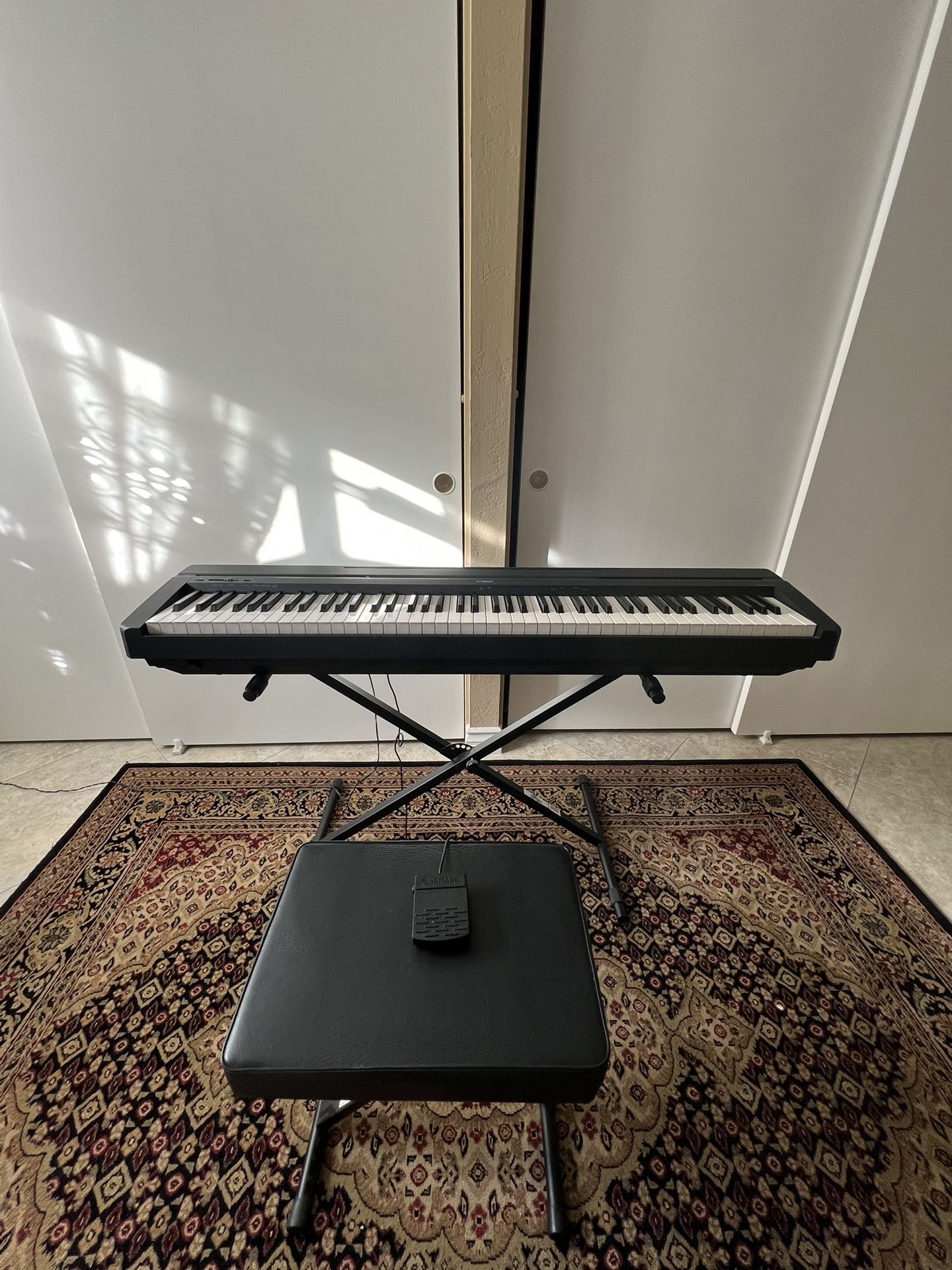 Great Yamaha Keyboard P-35 W/ Accessories