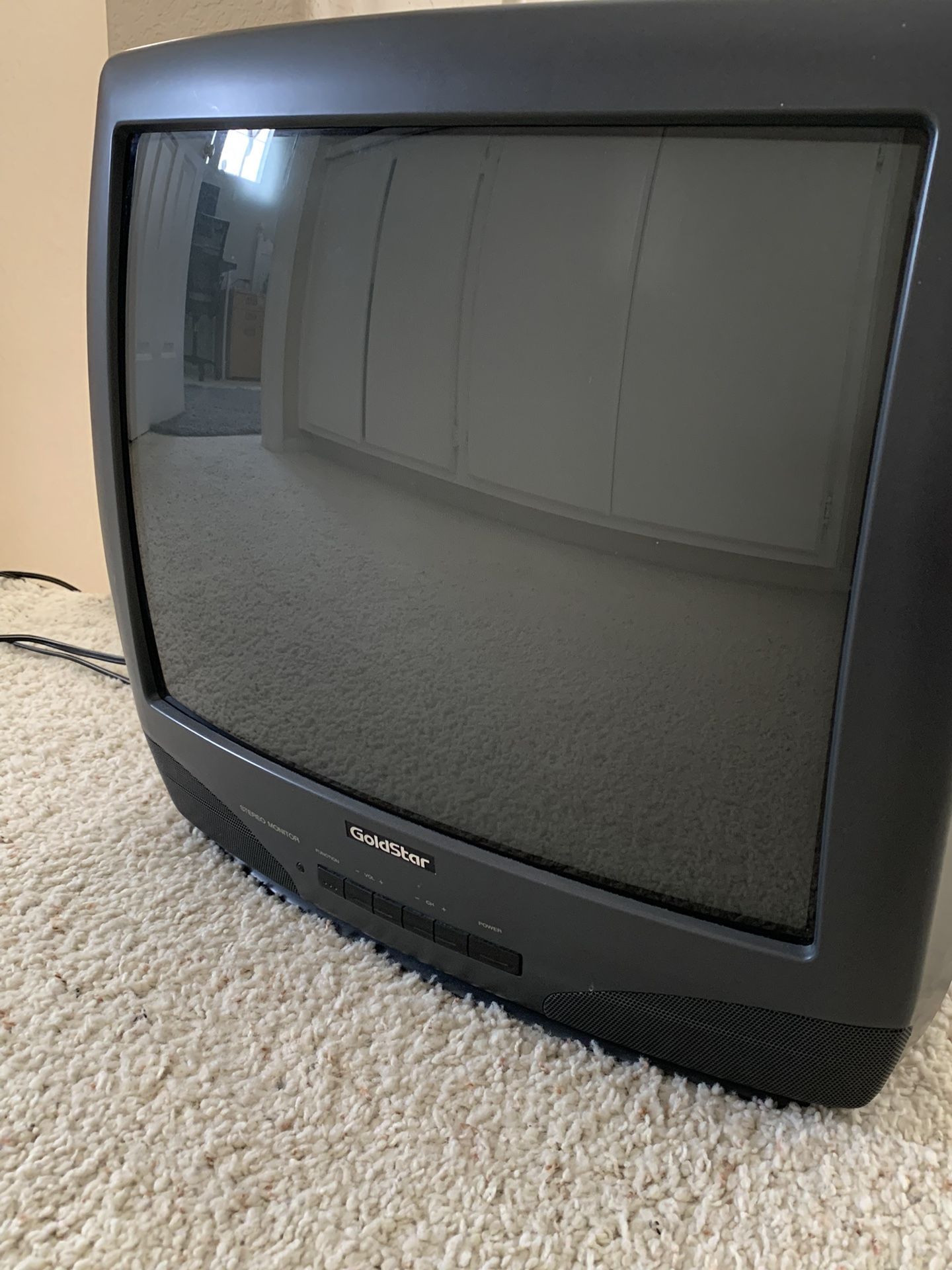 GoldStar 21in CRT TV With Remote