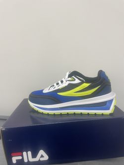 Brand New Fila $75 Size 8