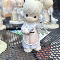 Precious Moments Figurine 142654 He Covers the Earth with His Beauty