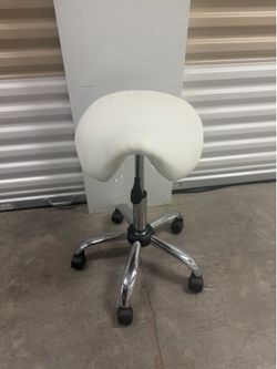 Eyelash chair