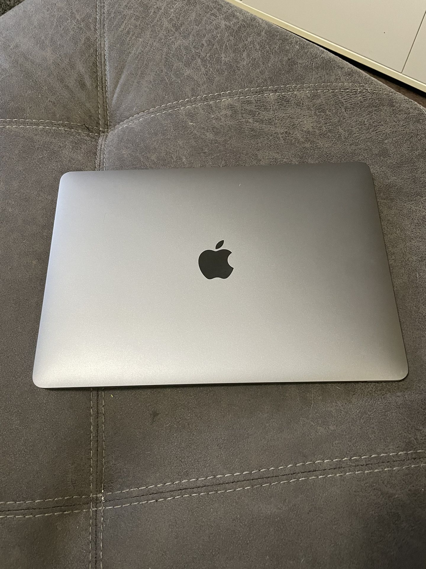 MacBook pro 13 2018 with Touch Bar. 256 gb SSD.