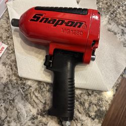 Snap On 3/4" Drive Heavy-Duty Air Impact Wrench (Red)