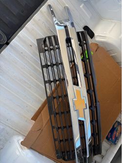 Chevrolet Silverado grill oem