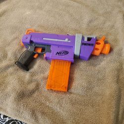 Nerf, fortnite  Play Guns
