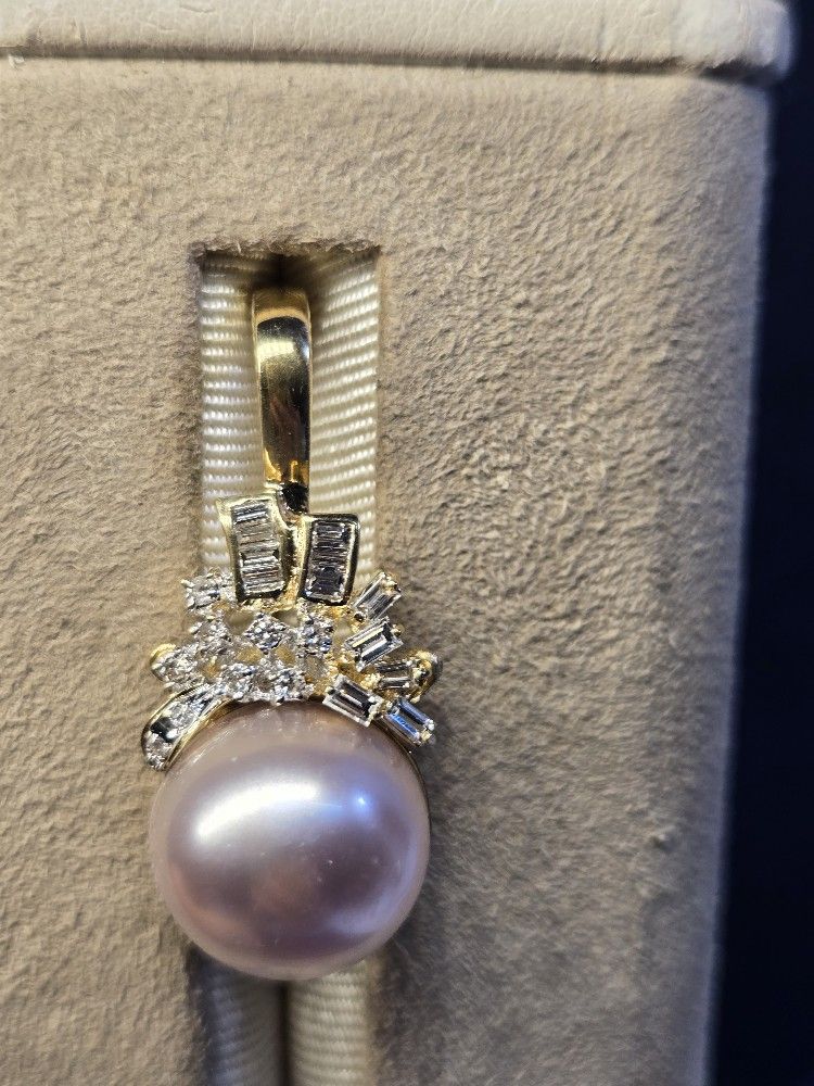 One 18k Yellow Gold 0.67ctw Diamond & Pink Mabe Pearl Pendant
