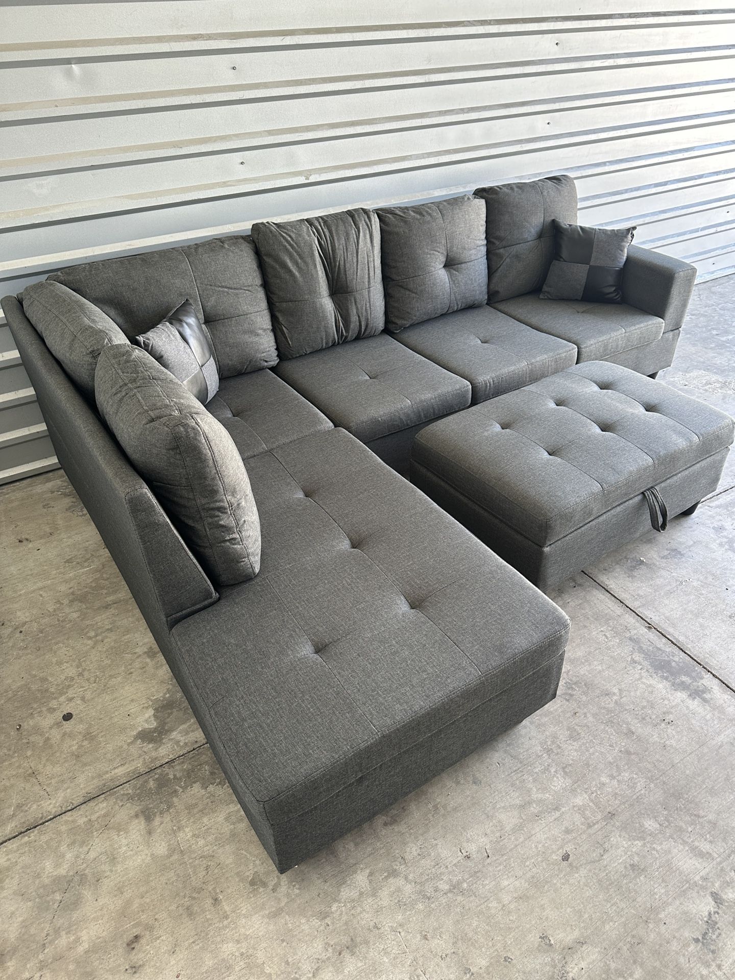 Free Delivery! New Sectional Couch with Ottoman Storage